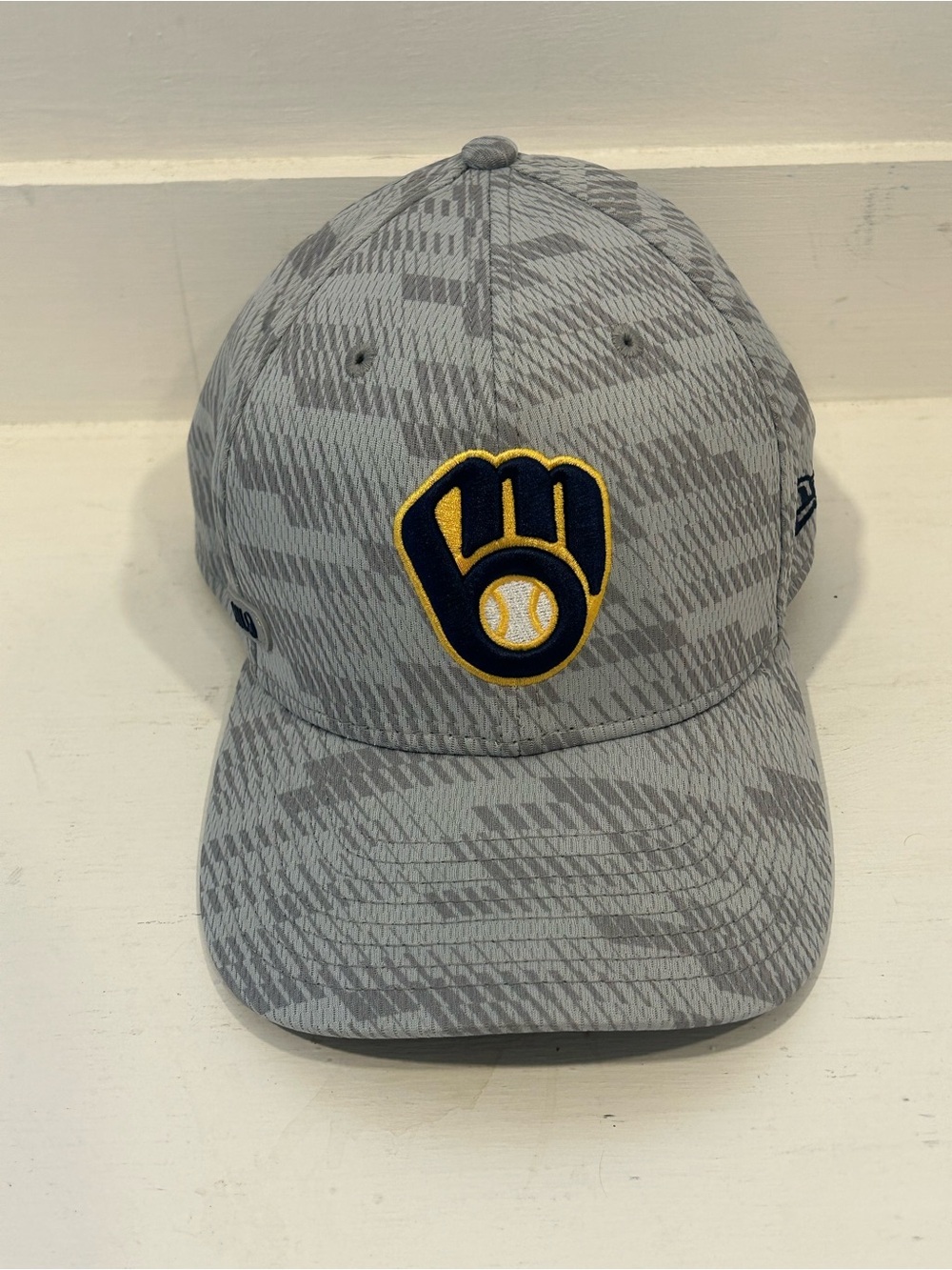 Men's Milwaukee Brewers New Era Gray 2025 MLB Clubhouse 39THIRTY Flex Hat